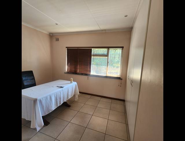 300M² OFFICE FOR SALE IN GLENWOOD